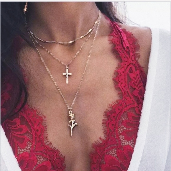 Layered gold cross & rose necklace - Picture 2 of 3